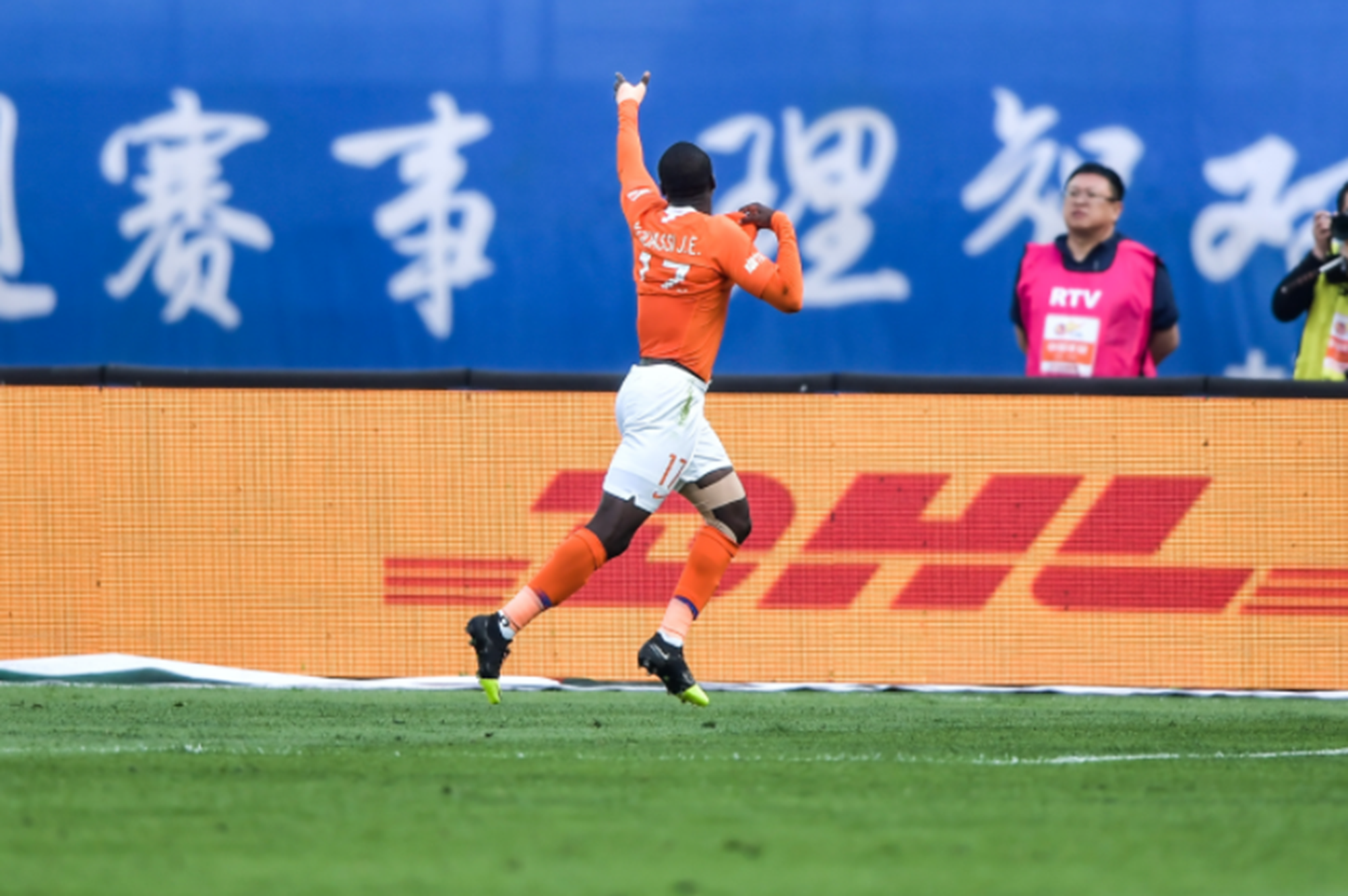 重庆斯威队员表现出色,坚守阵地 重庆斯威队员表现出色,坚守阵地