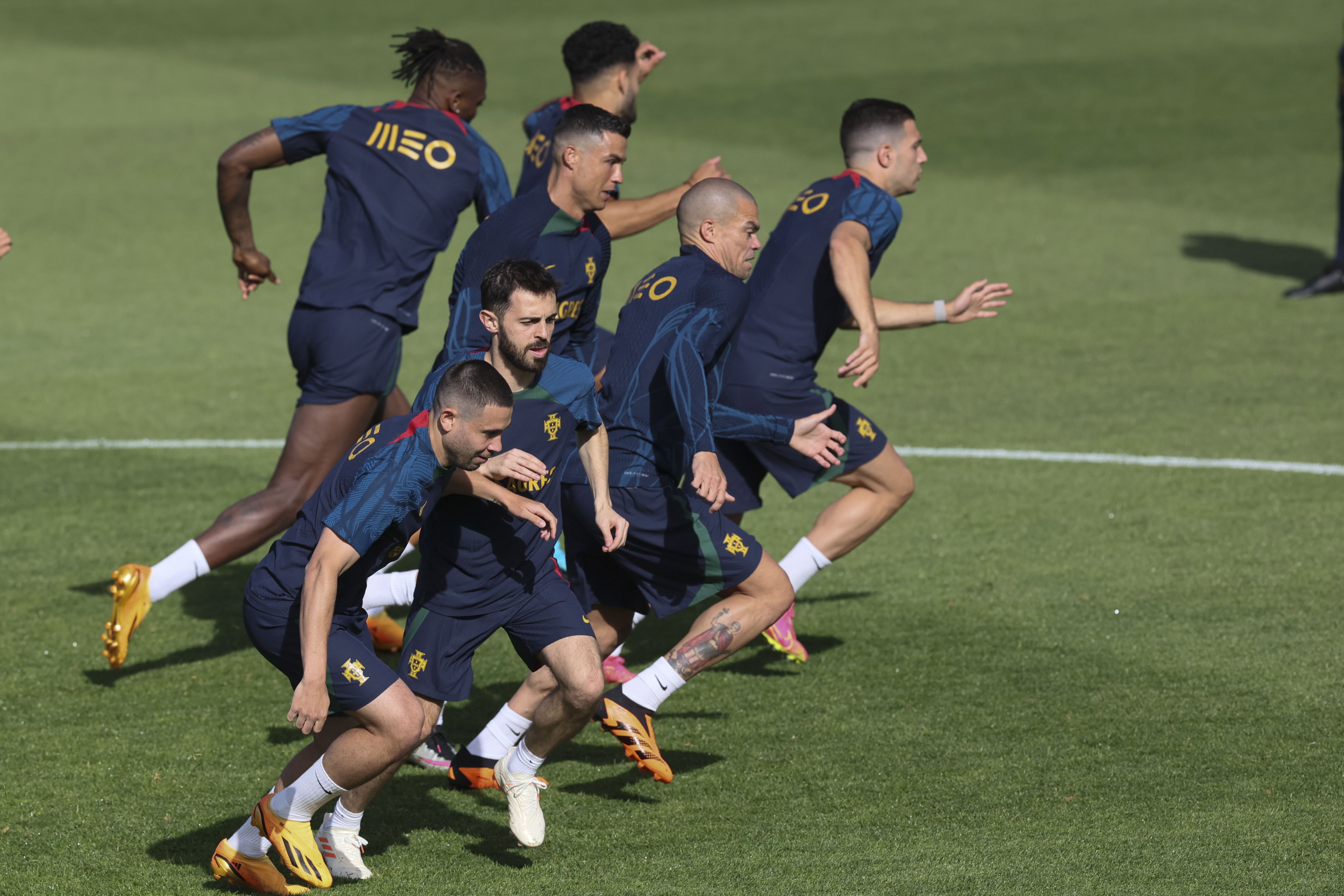 开云体育-葡萄牙队赛场表现抢眼，备受球迷瞩目