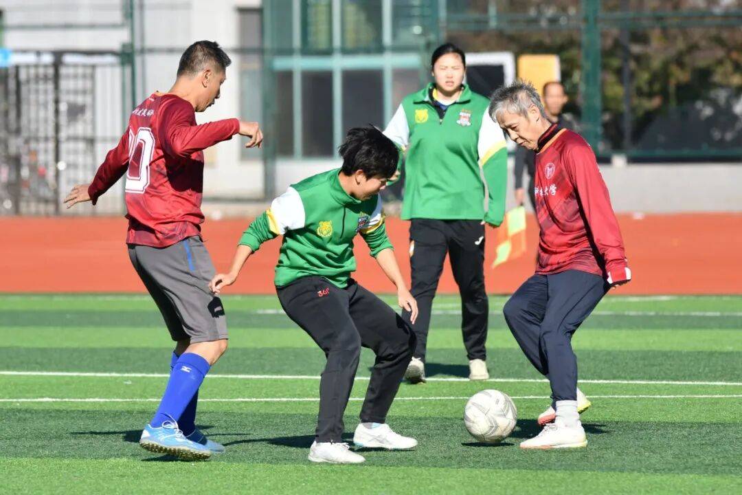 开云在线-国内足球联赛激战连连，球员状态趋于饱满