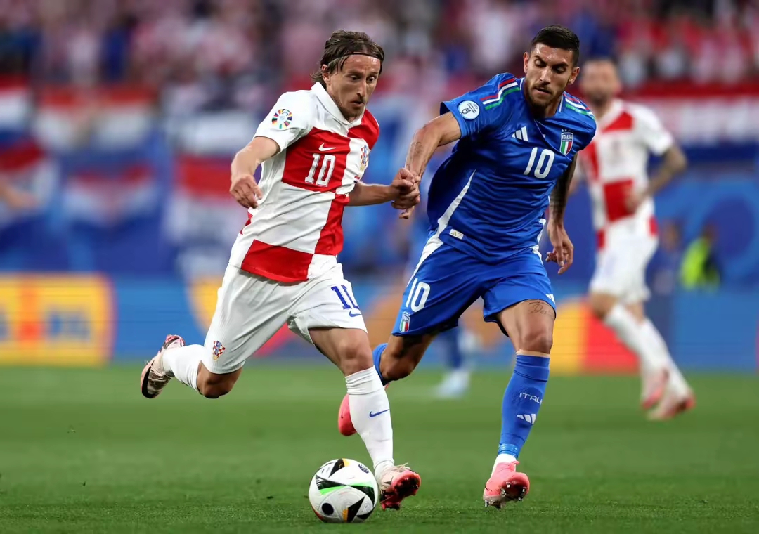 克罗地亚与英格兰的激战震撼全场,克罗地亚成功晋级 克罗地亚与英格兰的激战震撼全场,克罗地亚成功晋级